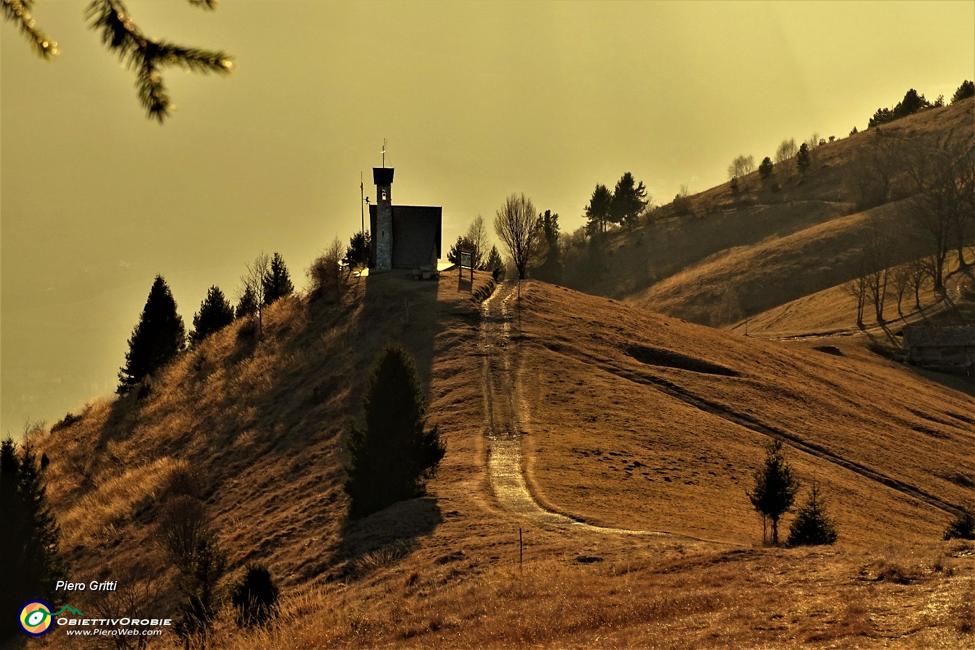 87 Controluce, controsole verso la Cappella Alpina.JPG